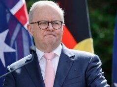 澳洲總理安東尼·阿爾巴內斯從家中撤離