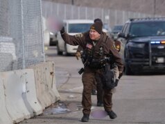 明尼蘇達州聯邦大樓附近爆發混亂後,反 ICE 暴徒被捕