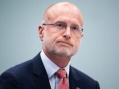 FCC 主席希望每天在廣播中宣誓效忠