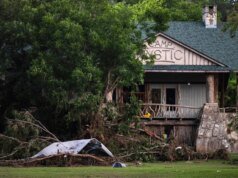神秘營家庭就疏散計畫起訴德州官員