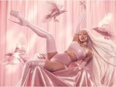 卡迪·B (Cardi B) 在“戲劇小小姐”巡演期間在維加斯舞台上從椅子上摔下來,並開玩笑說“那是政府”