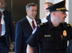 隨著核談判的恢復,中央情報局敦促與伊朗持不同政見者聯繫