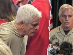 警長克里斯·納諾斯 (Chris Nanos) 在尋找南希·格思裡 (Nancy Guthrie) 的過程中被發現正在觀看一場籃球比賽。