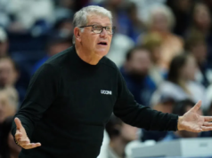 Geno Auriemma 對女子大學籃球改變「荒謬」的 NIL 文化敲響了警鐘