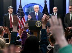 唐納德·特朗普總統在稅務裁決後猛烈抨擊最高法院。