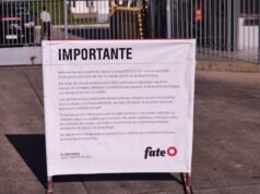 莫伊拉工人的證詞、他們在天花板上錄製的影片以及工廠在門上貼的標牌