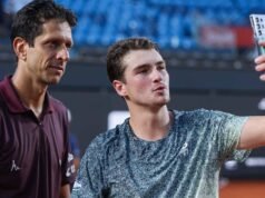 若昂·豐塞卡和馬塞洛·梅洛在贏得里約熱內盧雙打冠軍後微笑。 ATP巡迴賽