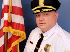 前紐黑文市警察局長卡爾雅各布森 (Carl Jacobson) 被控貪污 85,000 美元