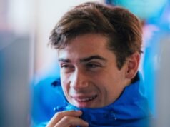 Franco Colapinto 在巴林結束了富有成效的一周,在他的新 Alpine 旁邊微笑