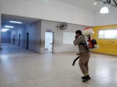 拉班達市政府在 2026 學年開始前對小學進行了熏蒸行動