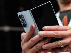 三星即將推出的可折疊手機可能會偵測到阻礙螢幕完全關閉的碎片