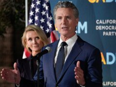 加文紐森 (Gavin Newsom) 新罕布夏州售書之旅停止助長 2028 年總統大選猜測