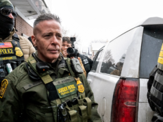 ICE 官員拒絕在加油站和酒店提供服務引發法律問題