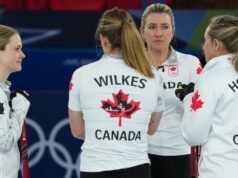 加拿大隊的雷切爾霍曼 (Rachel Homan) 在冬季奧運會上以 1-2 獲勝