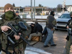 一名聯邦法官批評 ICE 官員在西維吉尼亞州逮捕時戴口罩。