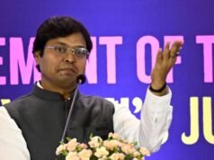 印度曲棍球主席迪利普·蒂爾基在持續的動盪中會見了體育部長