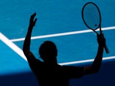 這位 ATP 球員在挑戰者賽中以奇怪的場上表現引發混亂