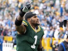 包裝工隊球員米卡·帕森斯向激發他 NFL 夢想的教練致以衷心敬意