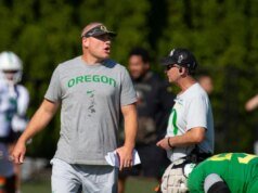 前俄勒岡州教練呼籲出售大學橄欖球最昂貴的新奇物品