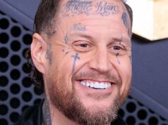 在「假基督教」指控中,果凍捲威脅毆打一名青少年的行為再次浮出水面。