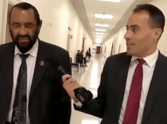 民主黨人承認袖手旁觀。當川普詢問美國的優先事項時