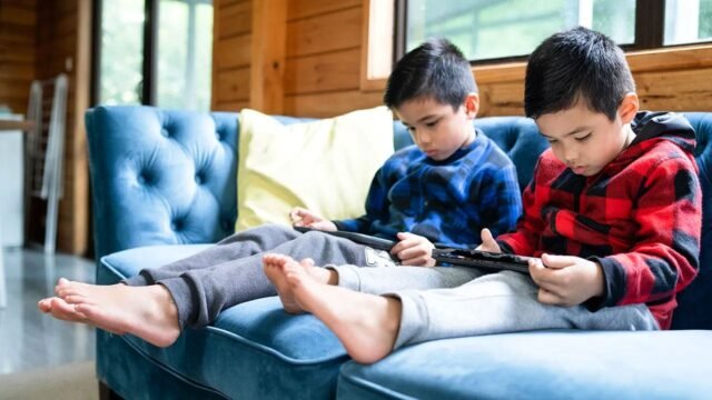 kids-using-ipads-istock.jpg