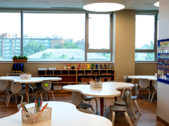 據報道,一名自稱跨性別者的幼兒園老師已被解僱。