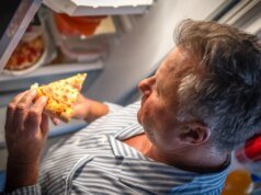 西北大學的一項研究發現,睡前三小時不吃東西可以改善心臟健康。