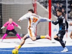 足球在校友之夜給人留下深刻印象,11-4