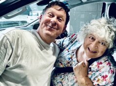 這位英國電影和電視藝術學院獎獲獎導演用兩年時間透過電話拍攝了瑪格麗絲的生活