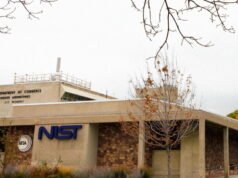 主要政府研究實驗室似乎正在向外國科學家施加壓力