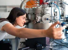 二維扭曲磁鐵產生斯格明子,用於非常密集的數據存儲