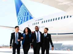 美聯航聲稱空服員薪資最高,但工會呼籲抗議