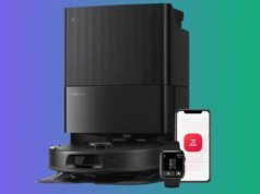 售價 399 美元的機器人,可以用完整的底座進行吸塵和拖地,這是一個巨大的勝利