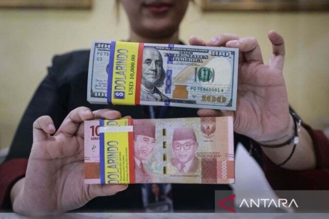 rupiah-dibuka-melemah-terhadap-dolar-as-150925-dr-01a.jpg