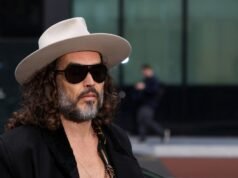 英國喜劇演員拉塞爾布蘭德對更多強姦和性侵犯指控表示無罪