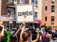 埃文斯頓的賠償計劃向 44 名黑人居民每人支付了 25,000 美元。