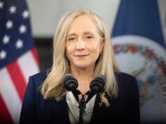 斯潘伯格在國情咨文辯論中讚揚反 ICE 學生罷工