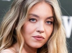 西德尼·斯威尼和《幸福感》演員們向已故的艾瑞克·迪恩致敬