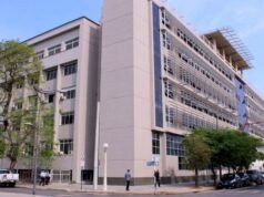 他們指控一名公務員拒絕為他5歲的女兒發放獎金