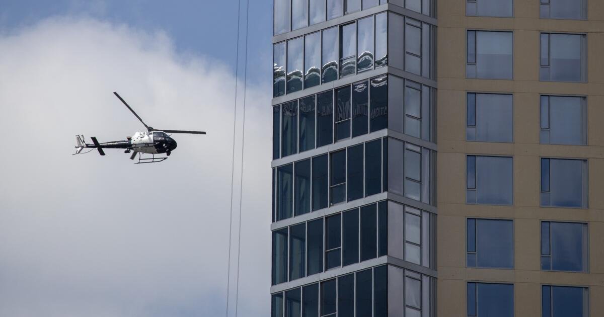 洛杉磯警察局的直升機不得在洛杉磯國際機場空域飛行