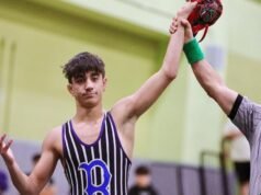 伯明罕的亨利·阿斯利坎(Henry Aslikian)爭奪第四個城市摔角冠軍