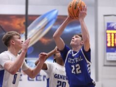 伯靈頓中央隊打出了今年最好的一場比賽,在 3A 區擊敗了日內瓦隊