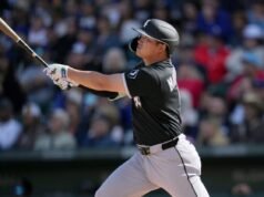 白襪隊的村上宗隆時尚遲到,在仙人掌聯盟首秀中給人留下了深刻的印象