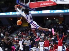 賈斯汀·奧利弗 (Justin Oliver) 的最後一擊擊敗了林肯公園 (Lincoln Park),確保了庫裡 (Currie) 的第四個城市冠軍