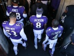 拉馬爾傑克遜 (Lamar Jackson) 和凱爾範諾伊 (Kyle Van Noy) 拒絕承認鋼人隊與烏鴉隊比賽中的 NFL 錯誤