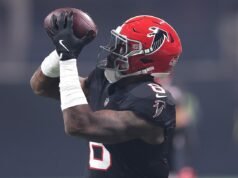 報導:獵鷹隊計劃給 TE 凱爾·皮茨老先生貼上特許經營權標籤。