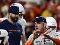 肖恩·佩頓下場呼叫戴維斯·韋伯