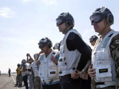 威特科夫和庫什納在伊朗緊張局勢和談判中參觀中東航母