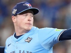 當亞歷克斯·韋西亞認出藍鳥隊的手勢時,路易斯·沃蘭德很感動